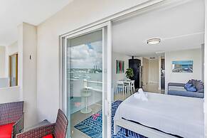 Waterfront condo Studio - Free Parking