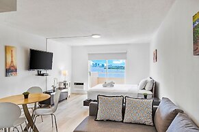 Waterfront Cozy Studio with a View