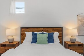 Walk to the waterfront- Charmwood House