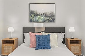 Walk to the waterfront- Charmwood House