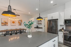 Walk to the waterfront- Charmwood House