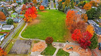 Walk to the waterfront- Charmwood House