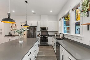 Walk to the waterfront- Charmwood House