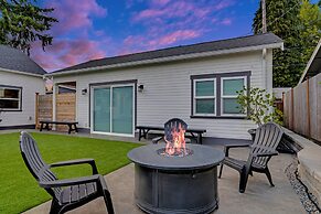 Walk to the waterfront- Charmwood House