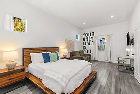 Walk to the waterfront- Charmwood House