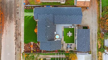 Walk to the waterfront- Charmwood House