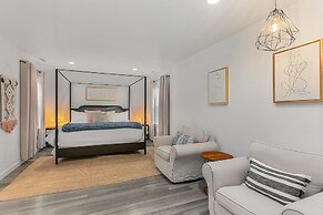 Walk to the waterfront- Charmwood House