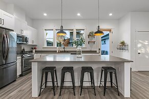 Walk to the waterfront- Charmwood House