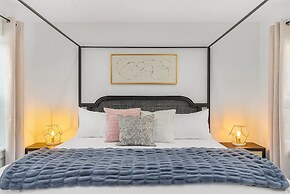 Walk to the waterfront- Charmwood House