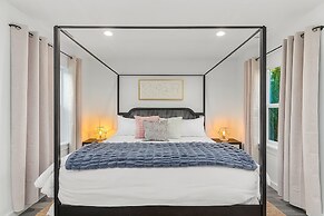 Walk to the waterfront- Charmwood House