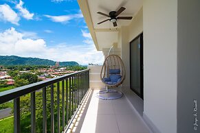 Luxurious and Warm Condo Just Step From the Beach!