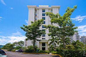 Luxurious and Warm Condo Just Step From the Beach!