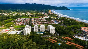 Luxurious and Warm Condo Just Step From the Beach!