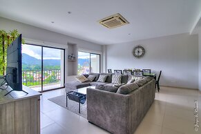 Luxurious and Warm Condo Just Step From the Beach!