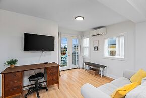 Walk to the waterfront The Hobbit House