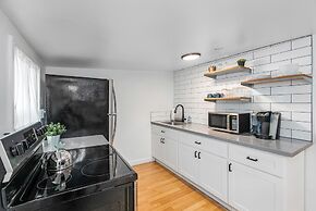 Walk to the waterfront The Hobbit House