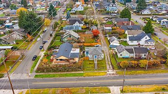 Walk to the waterfront The Hobbit House