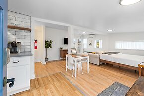 Walk to the waterfront The Hobbit House