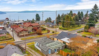 Walk to the waterfront The Hobbit House
