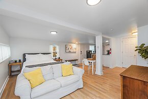 Walk to the waterfront The Hobbit House