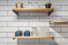 Walk to the waterfront The Hobbit House