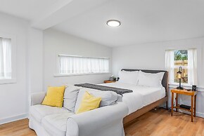 Walk to the waterfront The Hobbit House