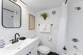 Walk to the waterfront The Hobbit House