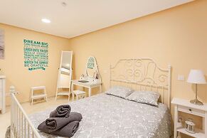 Modern & Beautiful Apt. Historic District - Sol