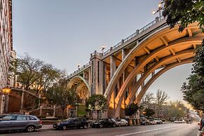 Modern & Beautiful Apt. Historic District - Sol