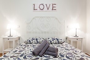 Stunning Urban Apt. Historic District - Sol