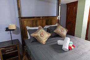 Topaz Apartment Villas-Pool Side Piton v