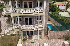 Topaz Apartment Villas-Pool Side Piton v