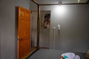 Topaz Apartment Villas-Pool Side Piton v