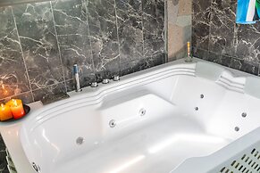 Topaz Apartment Villas-Pool Side Piton v