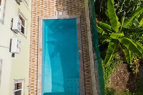 Topaz Apartment Villas-Pool Side Piton v