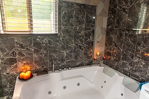 Topaz Apartment Villas-Pool Side Piton v