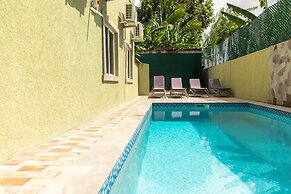 Topaz Apartment Villas-Pool Side Piton v