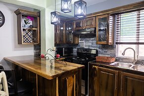 Topaz Apartment Villas-Pool Side Piton v