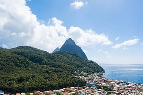 Topaz Apartment Villas-Pool Side Piton v