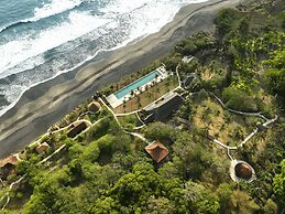 Villa Leona by Nakula