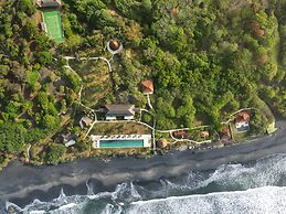 Villa Leona by Nakula