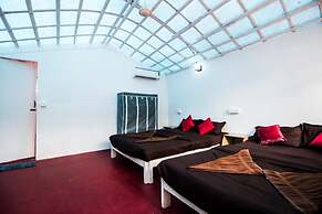 Cafe Del Mar Cottages And Rooms