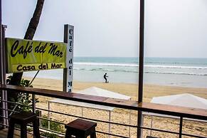 Cafe Del Mar Cottages And Rooms