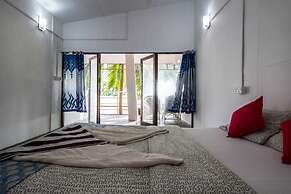 Cafe Del Mar Cottages And Rooms