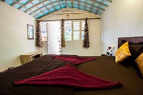 Cafe Del Mar Cottages And Rooms