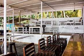 Cafe Del Mar Cottages And Rooms