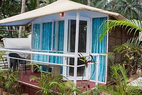 Cafe Del Mar Cottages And Rooms