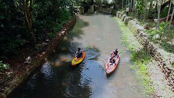 Atmani Waterfront Resort