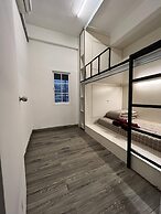 comfy crib hostel