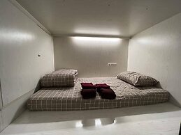 comfy crib hostel